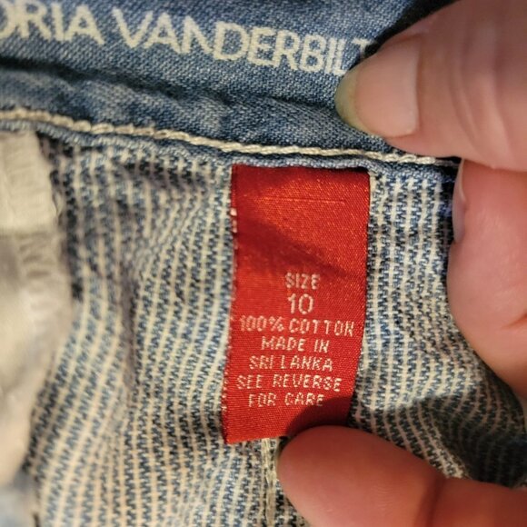 Gloria Vanderbilt Womens Shorts  Size 10  Khaki Light Blue Striped Pleated Front - Picture 3 of 3